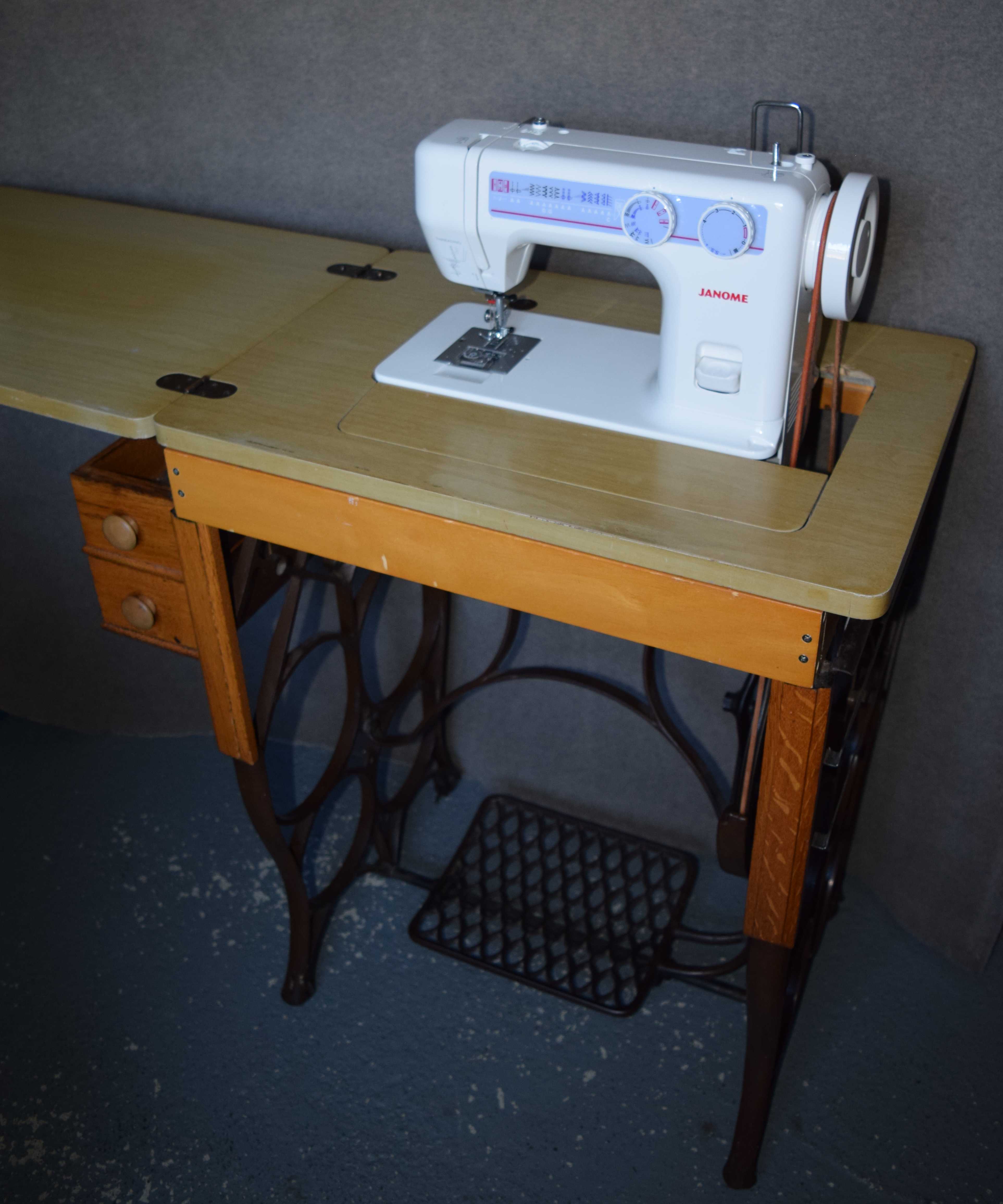 Review: Janome 712T Treadle Sewing Machine